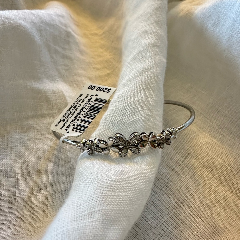 Diomond Flower Flex Bangle Bracelet (1/6 ct. t.w.) In Sterling Silver